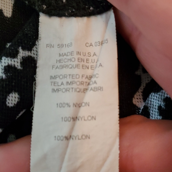 Karen Kane black and white mesh abstract print floral blouse size xl euc - Picture 5 of 5